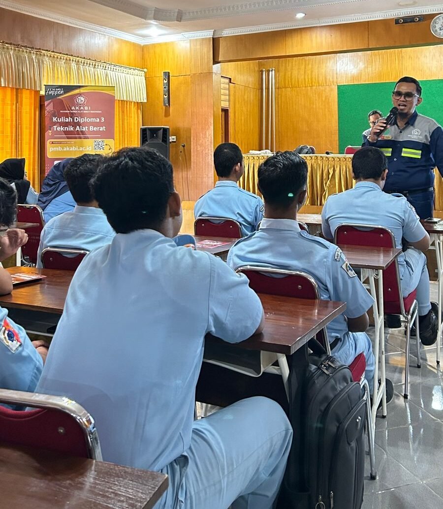 Sosialisasi Pendidikan dan Prospek Kerja bersama  Akademi Alat Berat Indonesia (AKABI)